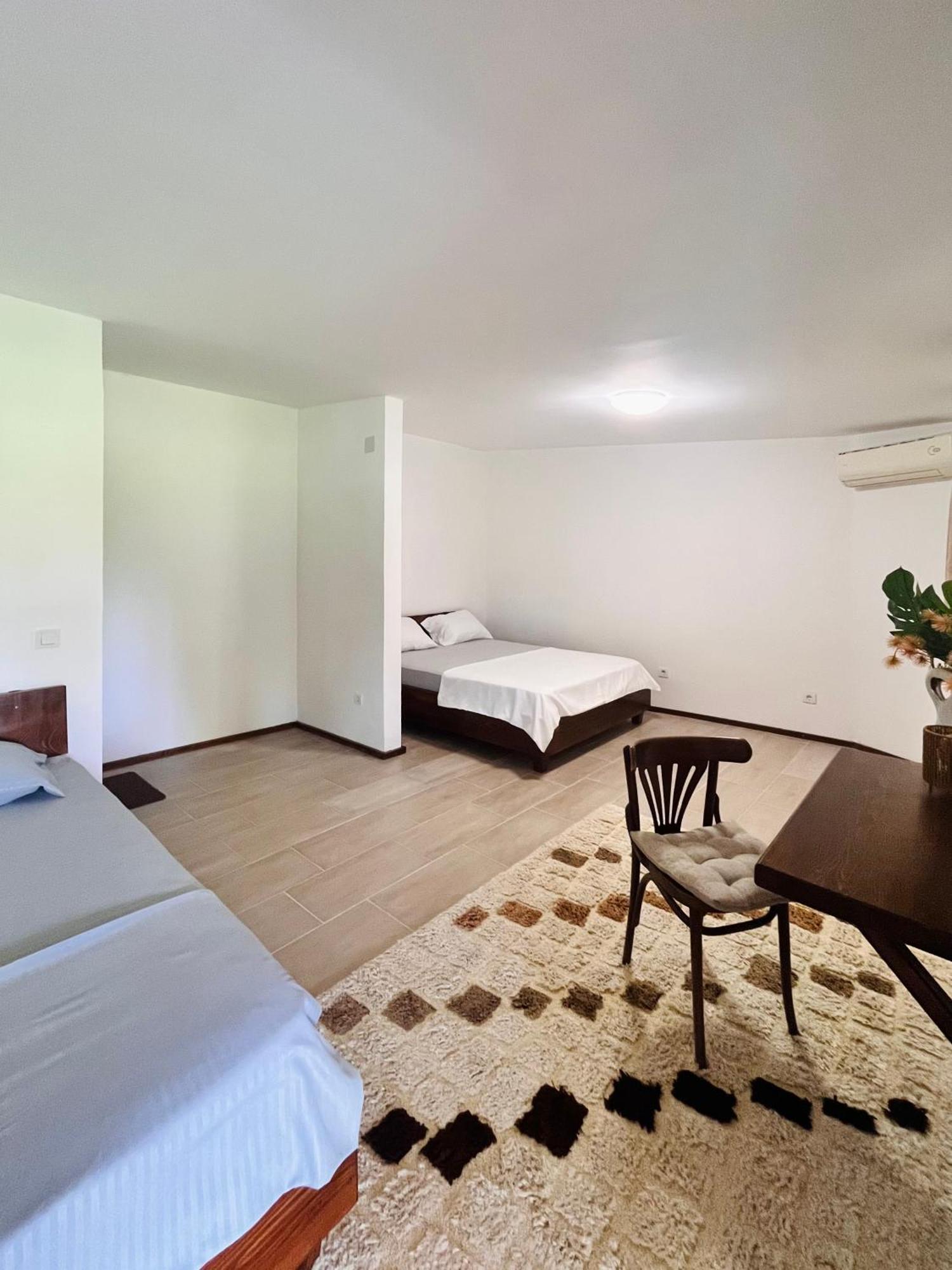 Balabani Local Stay Golubovci Exterior photo