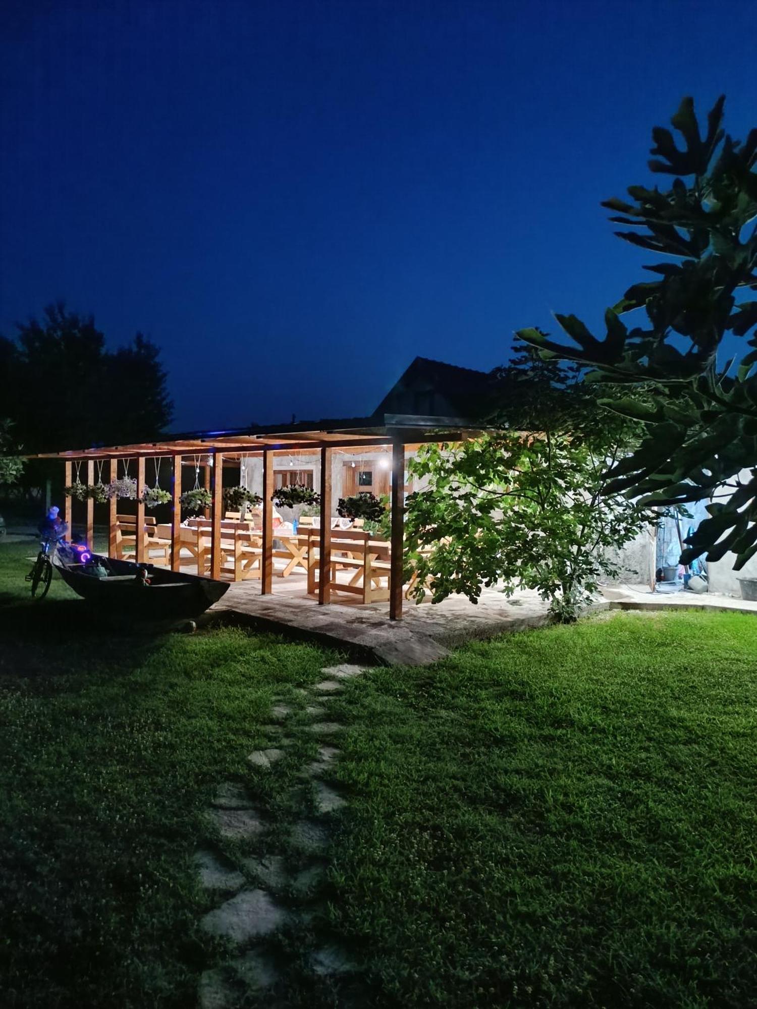 Balabani Local Stay Golubovci Exterior photo